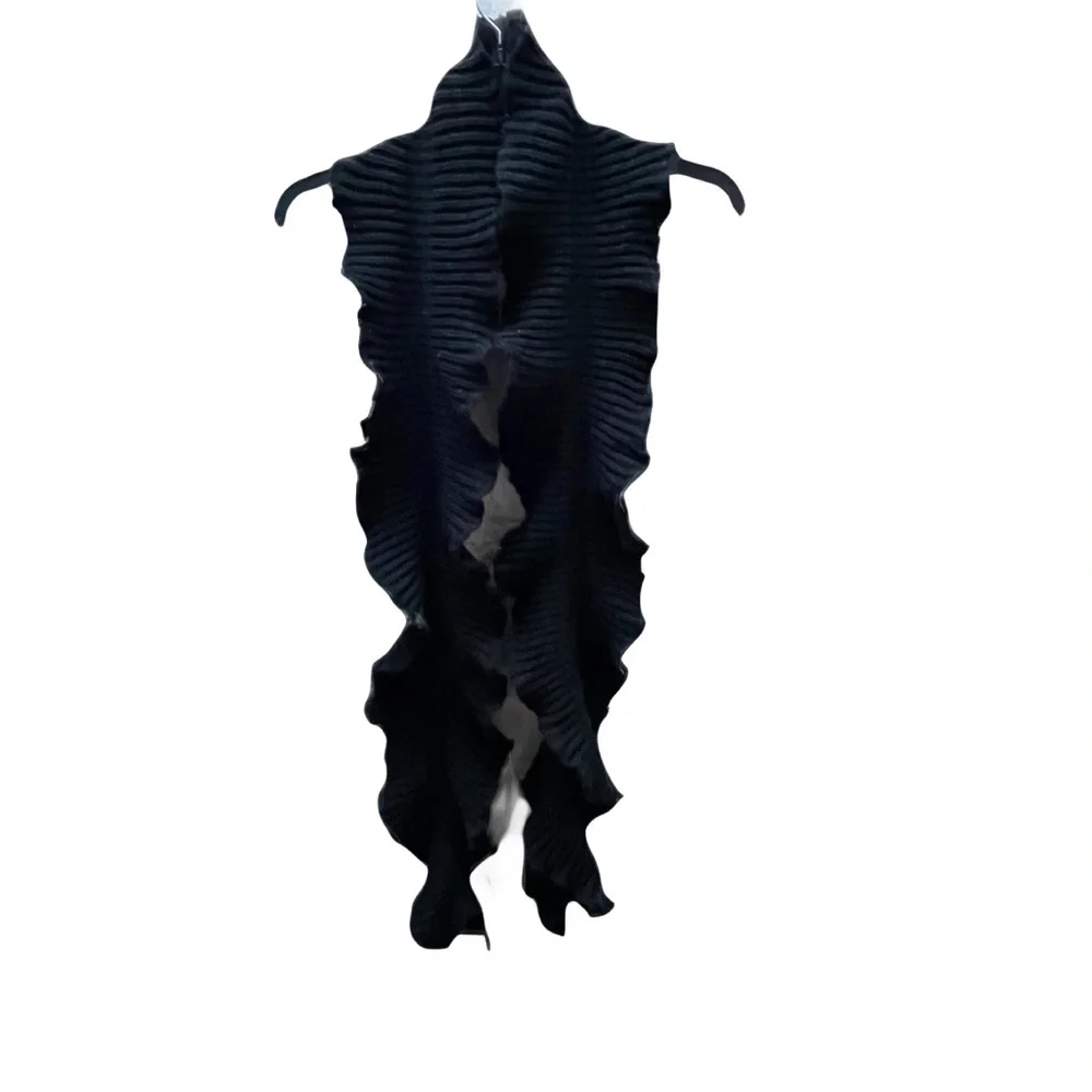❤️ CASHSOFT BLACK RUFFLE WINTER SCARF - Picture 1 of 4